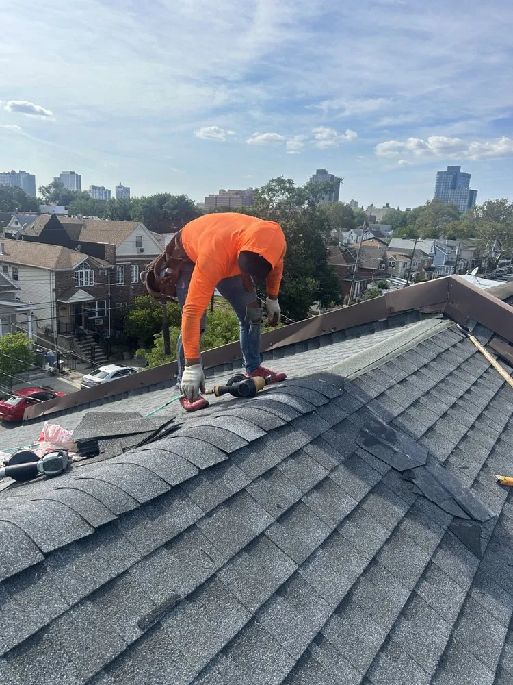 Slide of Reina Del Cisne General Construction