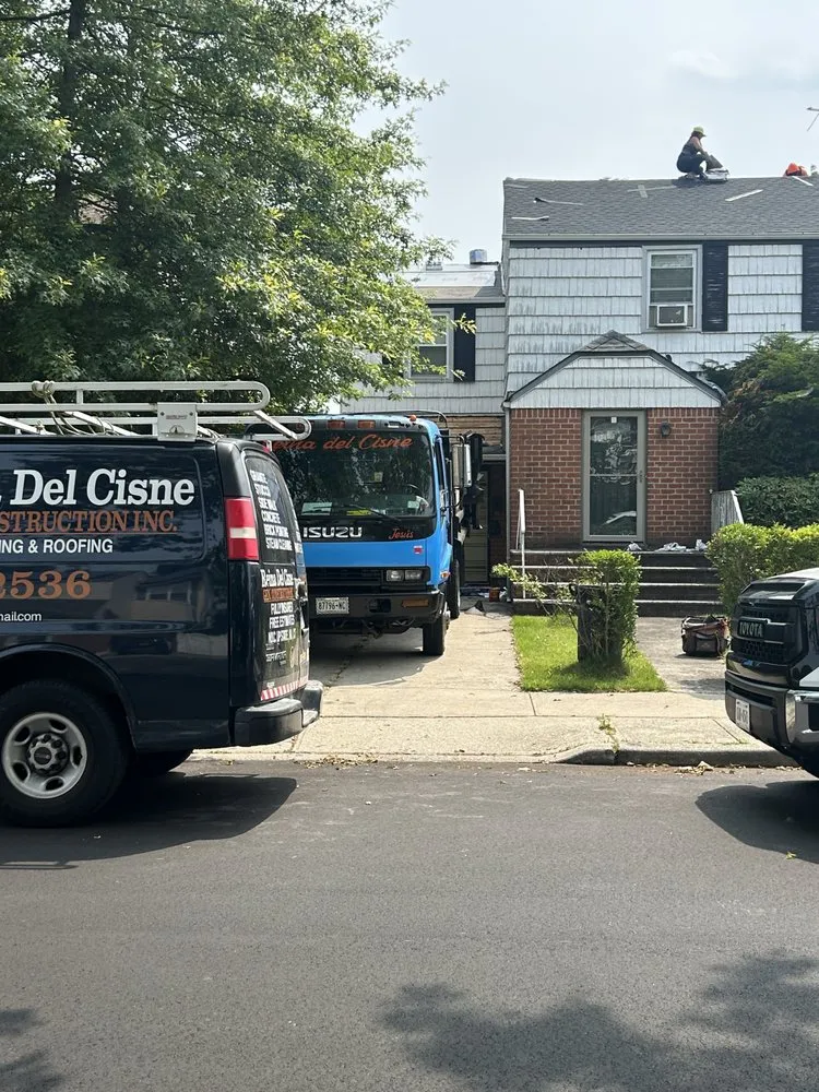 Slide of Reina Del Cisne General Construction