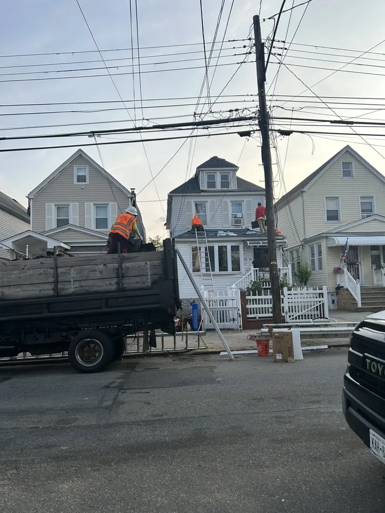 Slide of Reina Del Cisne General Construction