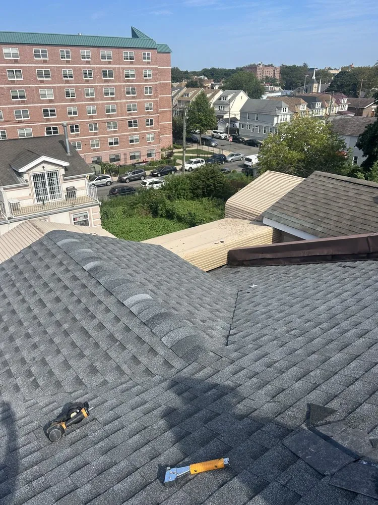 Slide of Reina Del Cisne General Construction