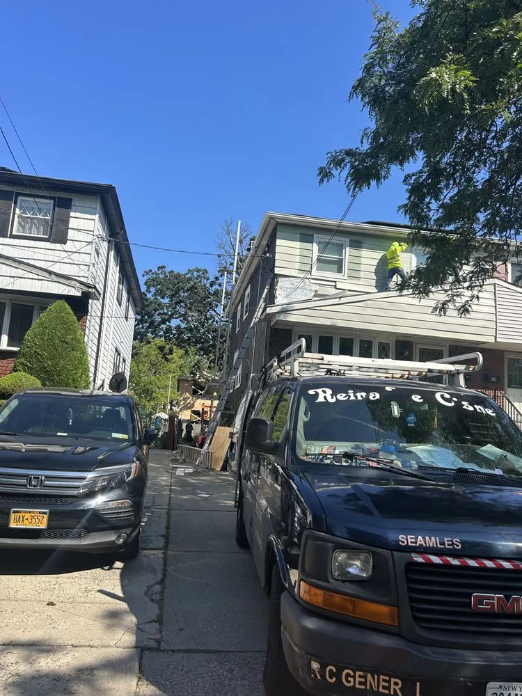 Slide of Reina Del Cisne General Construction