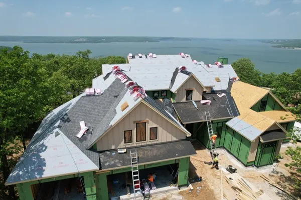 Rembrandt Roofing Logo