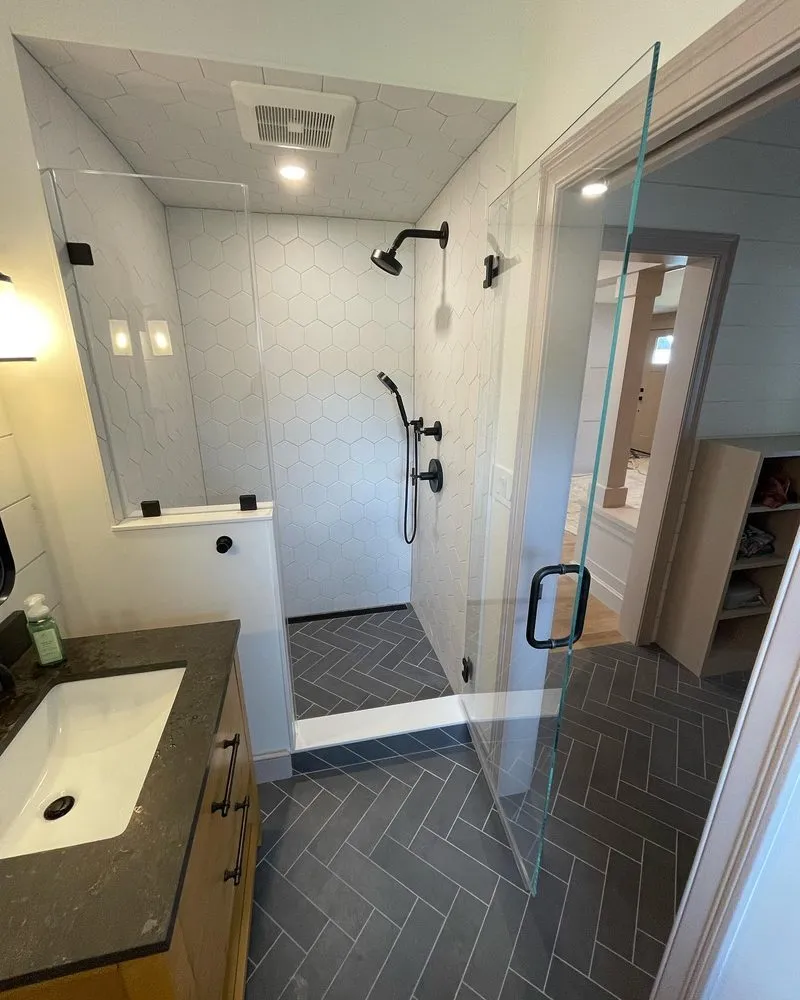 Slide of Renomax Contracting