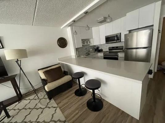 Renova Hawaii Home Logo