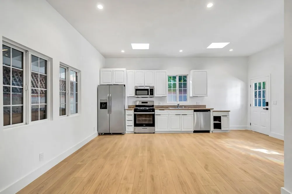Top-rated roof repair experts serving Tarzana, CA - Renovate Works