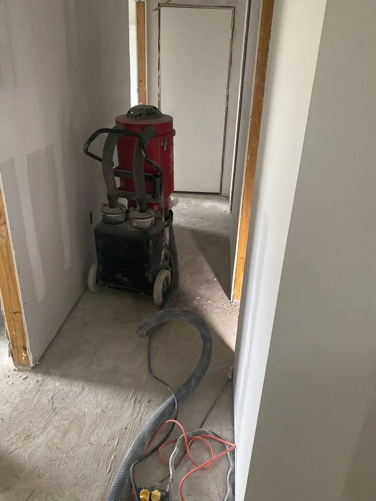 Top-rated roof leak repair for residential properties in Lee's Summit, MO by Rescue 1 Construction