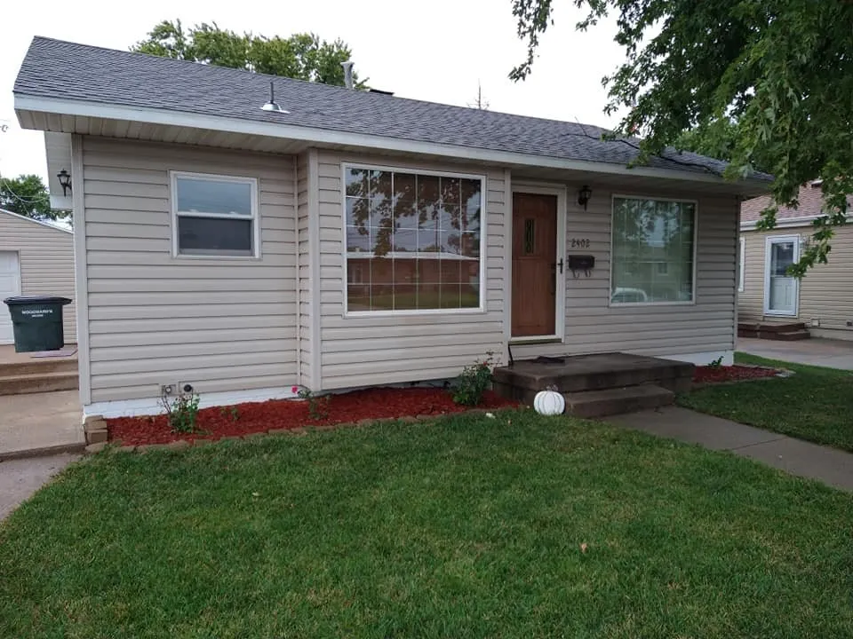 Slide of Rey Roofing & Seamless Gutters