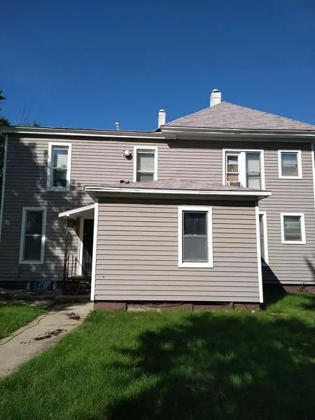 Slide of Rey Roofing & Seamless Gutters