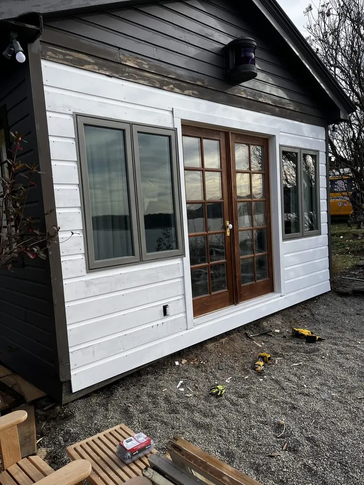 Slide of Reyes Custon Builder