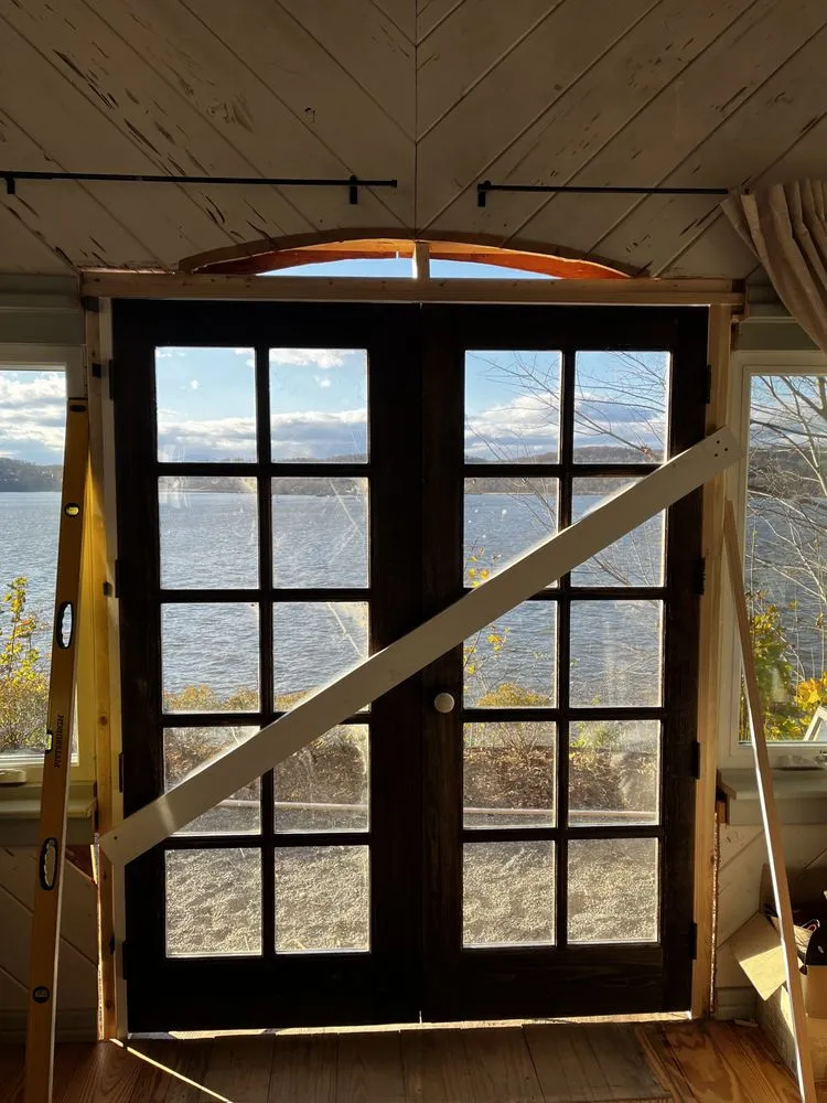 Slide of Reyes Custon Builder