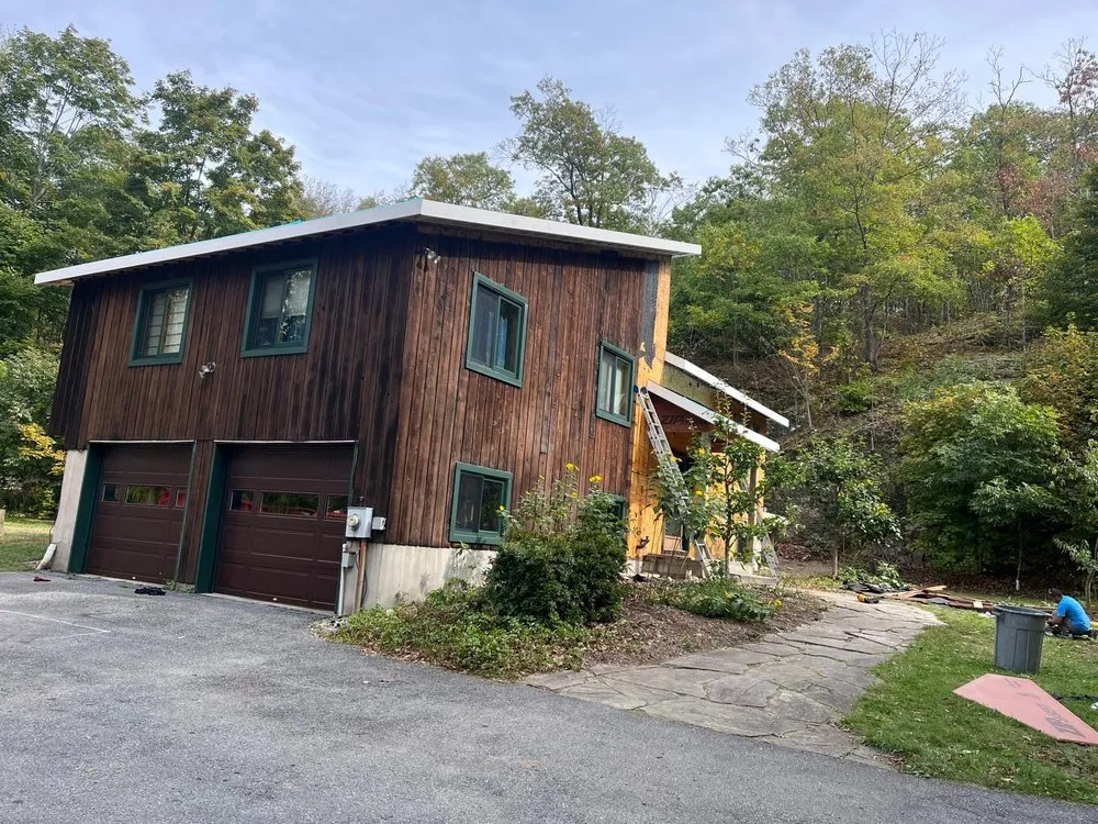 Slide of Reyes Custon Builder