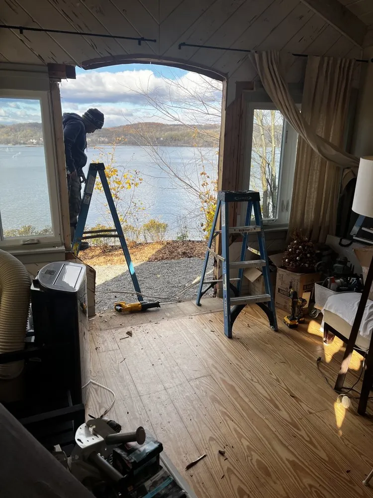 Slide of Reyes Custon Builder