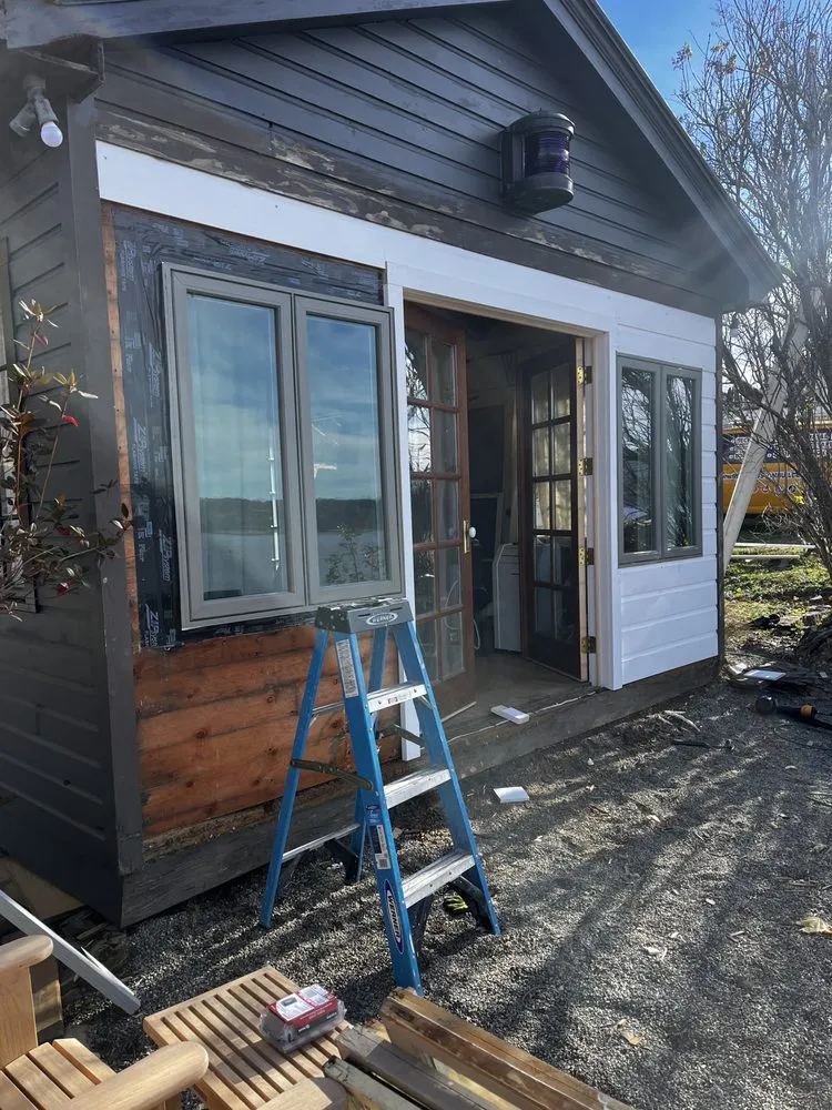 Slide of Reyes Custon Builder