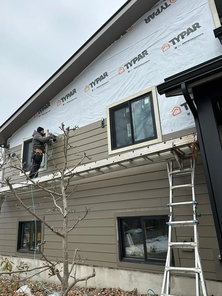 Slide of Reyes Custon Builder