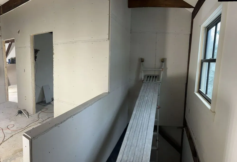 Slide of Reyes Custon Builder