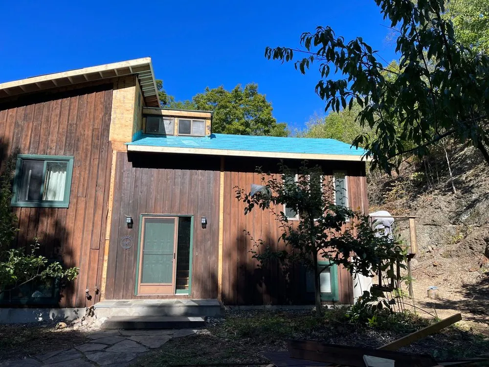 Slide of Reyes Custon Builder