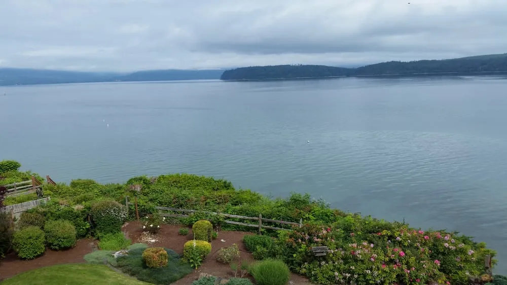 Slide of Reyes Lawn Service