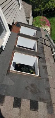 Reyes Master Roofing Logo