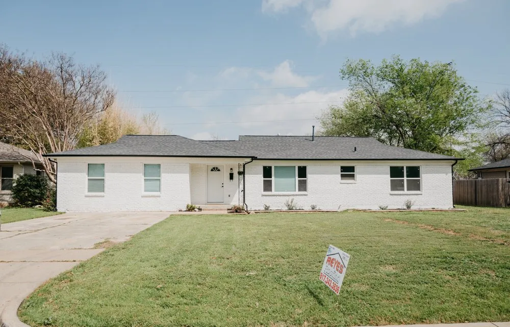 Slide of Reyes Roofing