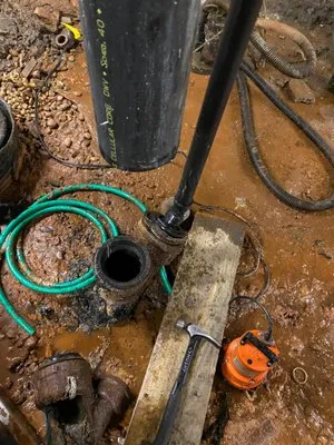 Rey's Construction & Plowing Logo