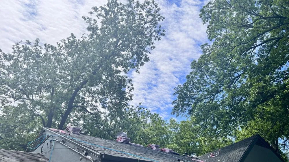 Slide of Rey’s Roofing