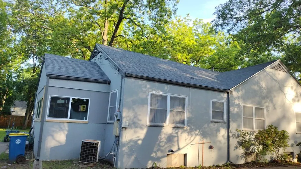 Slide of Rey’s Roofing