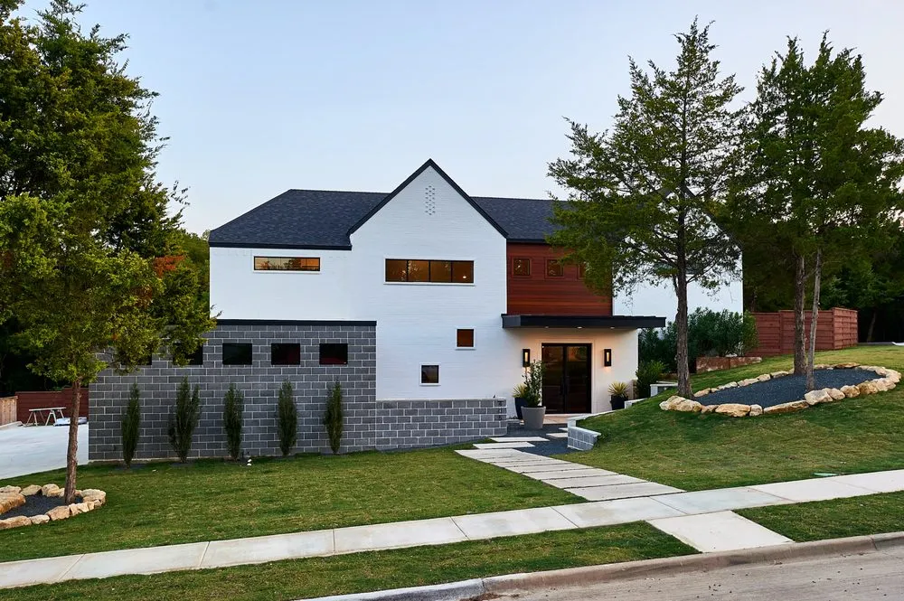 Slide of Richie Roofing