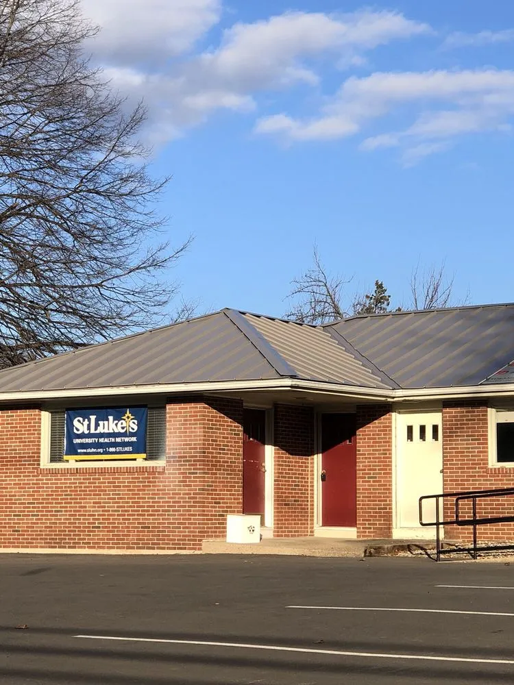 Licensed shingle roofing service for residential properties in Saylorsburg, PA by Ridgeline Roofing