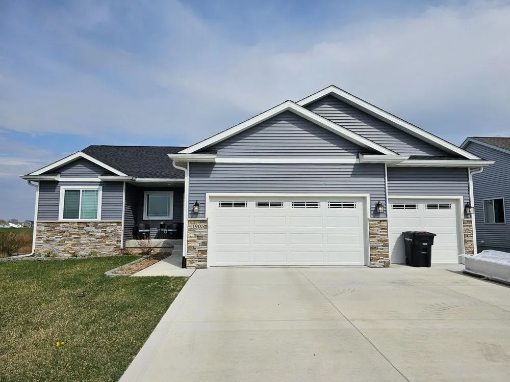 Slide of Right Roofing & Siding