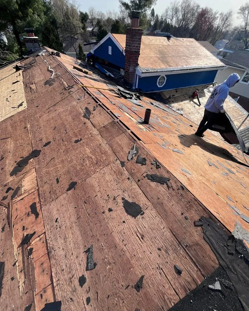 Licensed flat roof repair in Woodbridge Township, NJ by Right Service 08 Roof Repair and Replacement