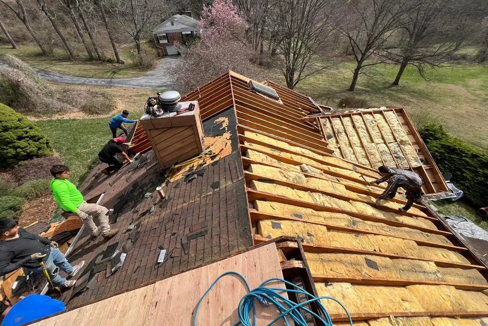 Emergency shingle roofing service in Woodbridge Township, NJ by Right Service 08 Roof Repair and Replacement