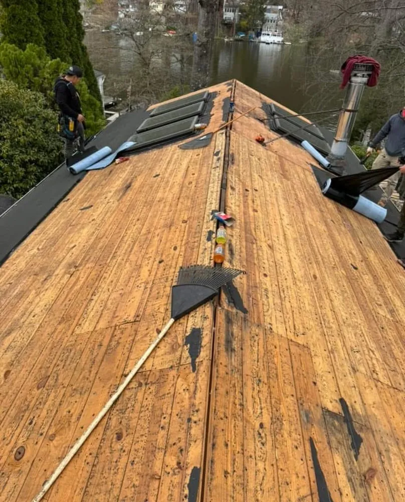 Top-rated roof leak repair for residential properties in Woodbridge Township, NJ by Right Service 08 Roof Repair and Replacement