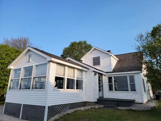 Right Side Roofing & Renovations