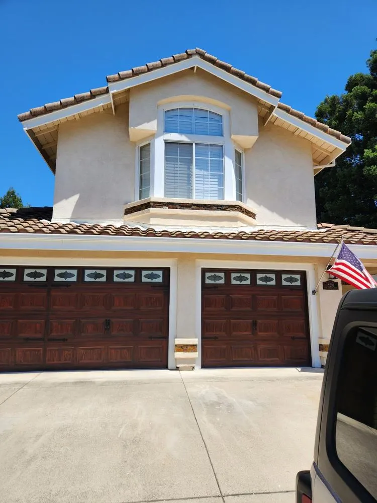 Slide of Rios Roofing