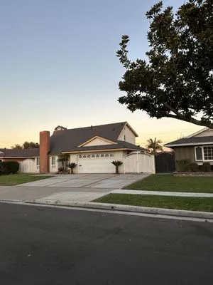 Rivera’s Roofing Logo