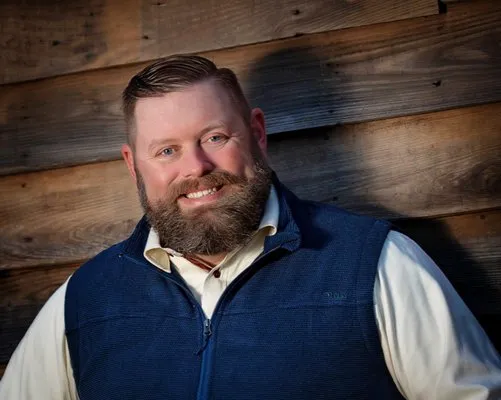 RJ Construction And Roofing Logo