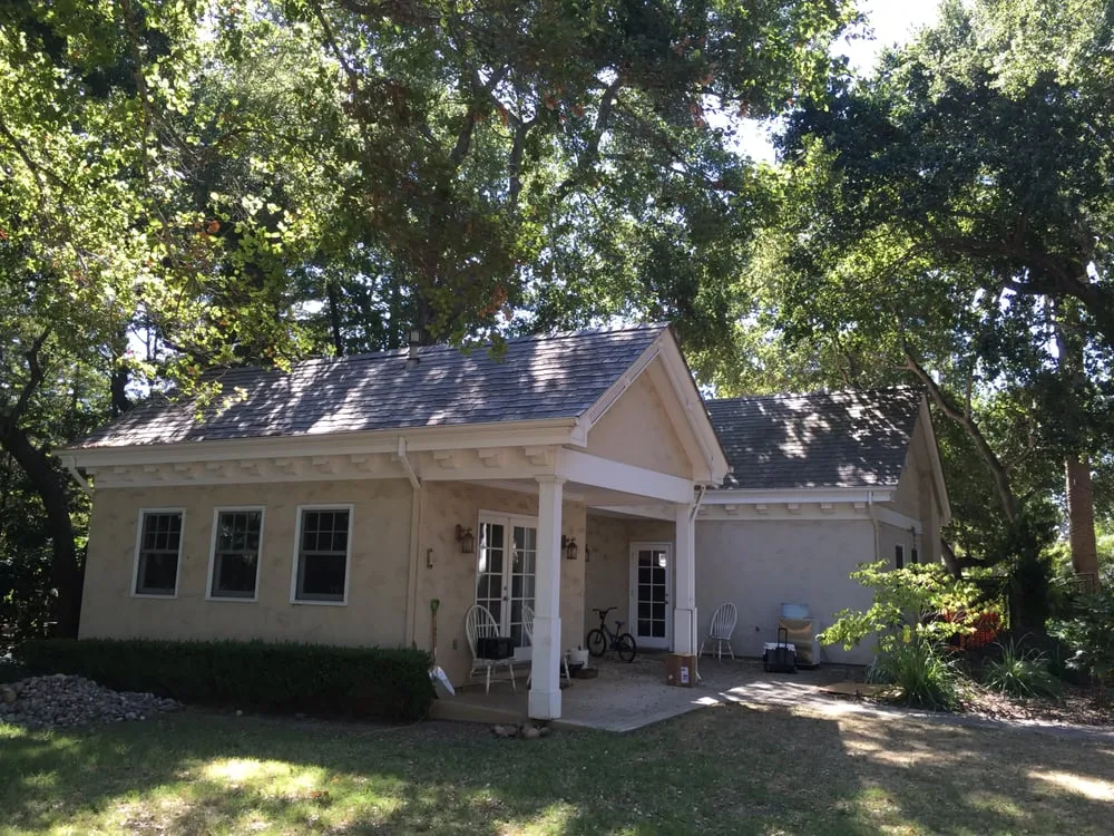 Slide of R&J Roofing