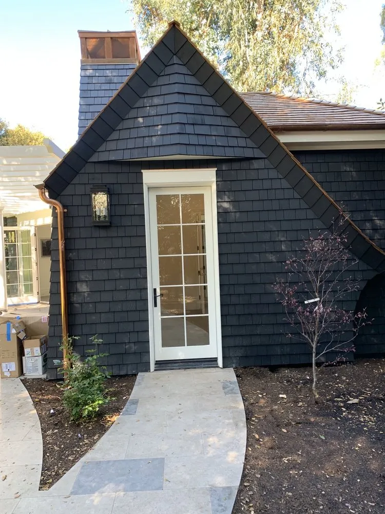 Slide of R&J Roofing