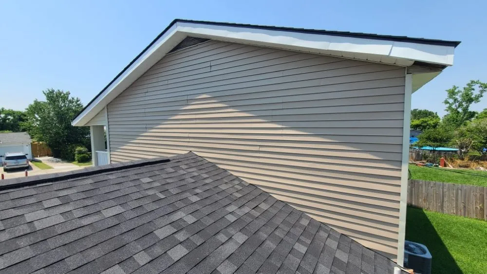 Slide of R.Leons Construction