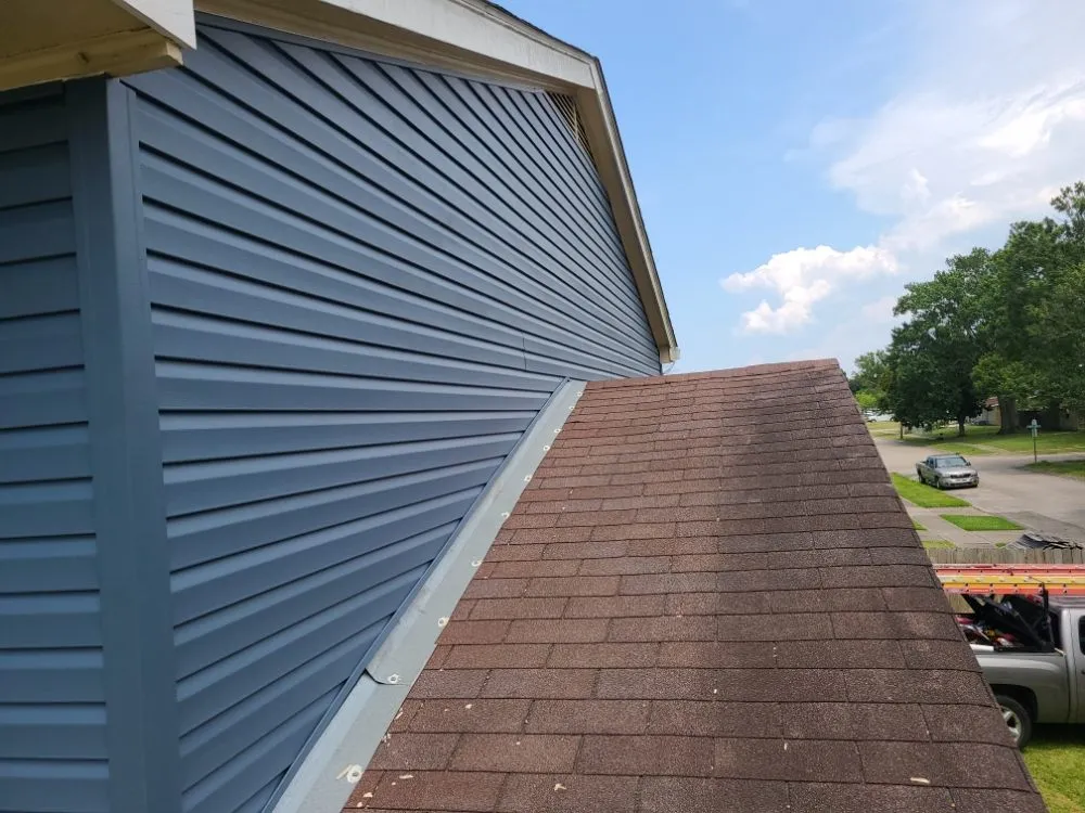 Slide of R.Leons Construction