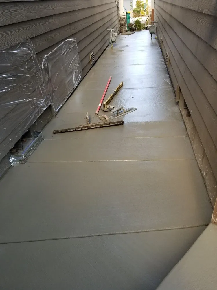 Slide of R&M Roofing & Construction