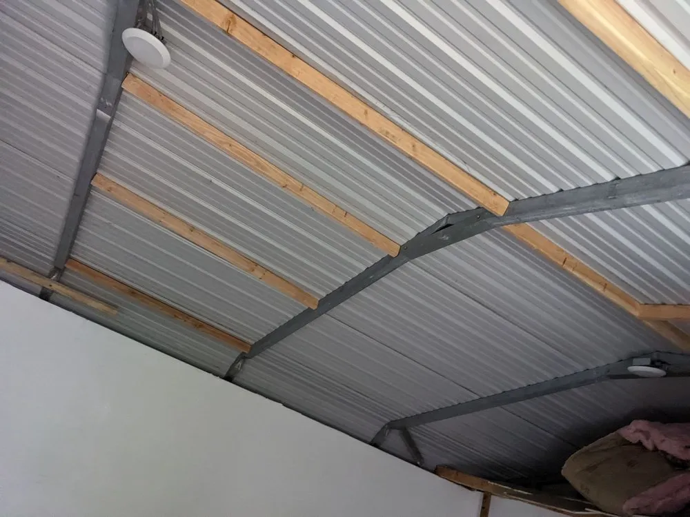 Slide of R&M Roofing & Construction