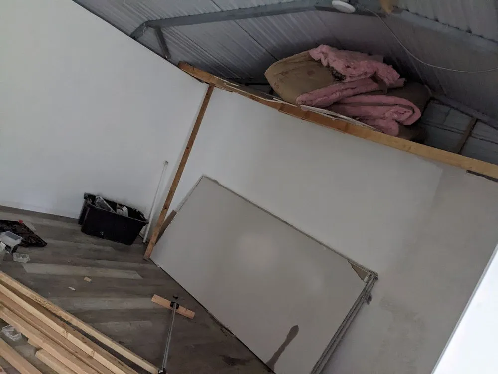 Slide of R&M Roofing & Construction