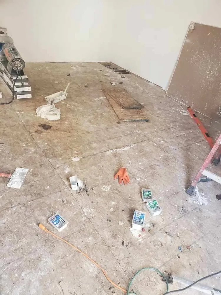 Slide of R&M Roofing & Construction