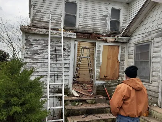 R&M Roofing & Siding Repair Logo