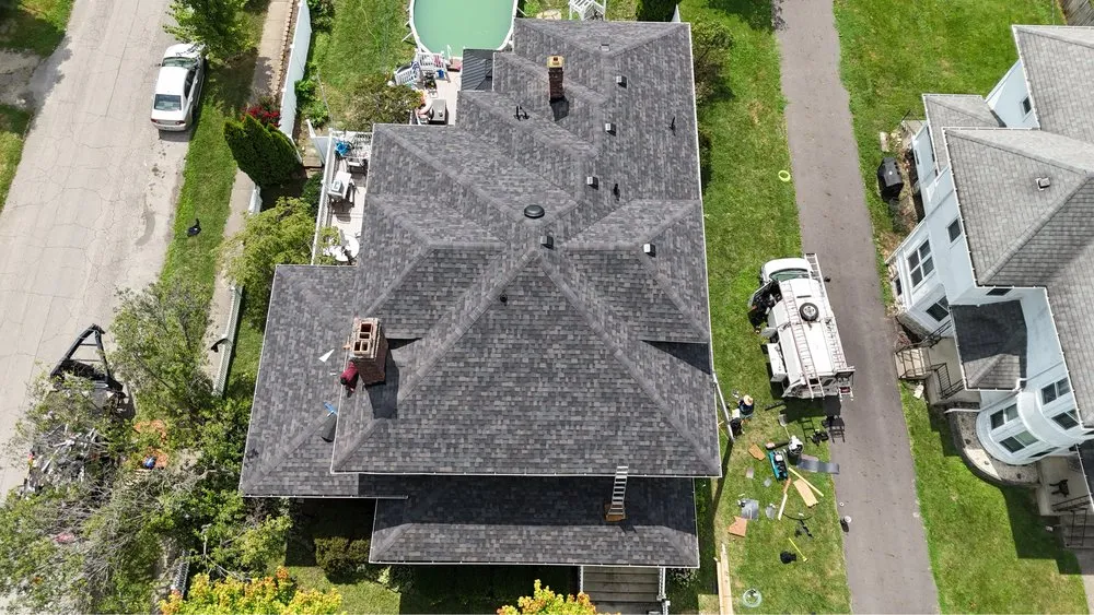 Slide of R&M Roofing & Siding