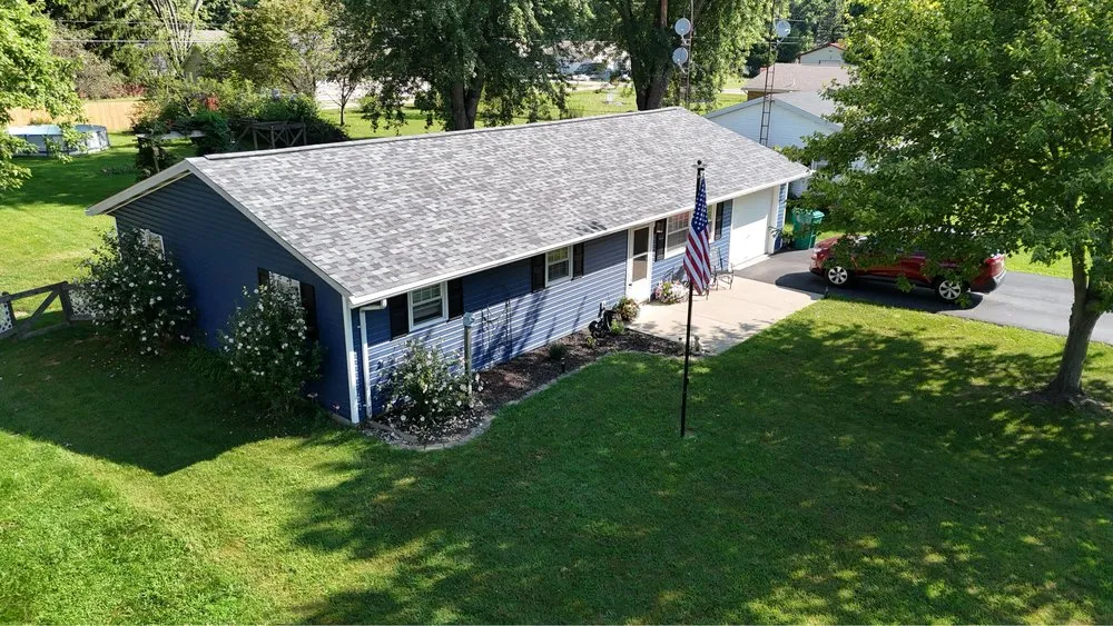 Slide of R&M Roofing & Siding