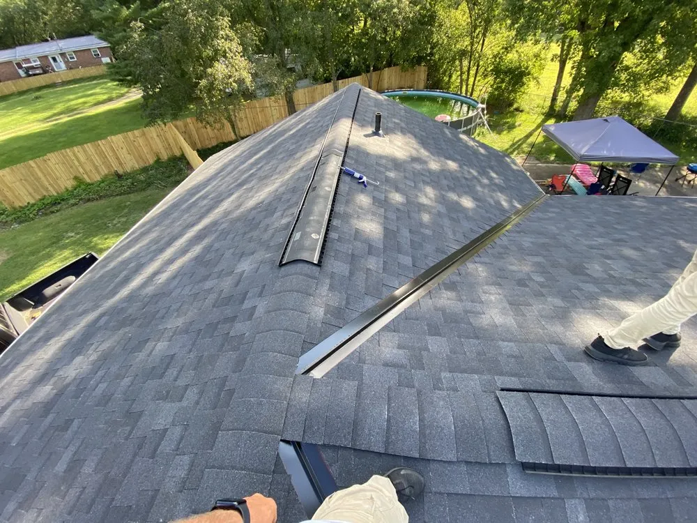 Slide of R&M Roofing & Siding