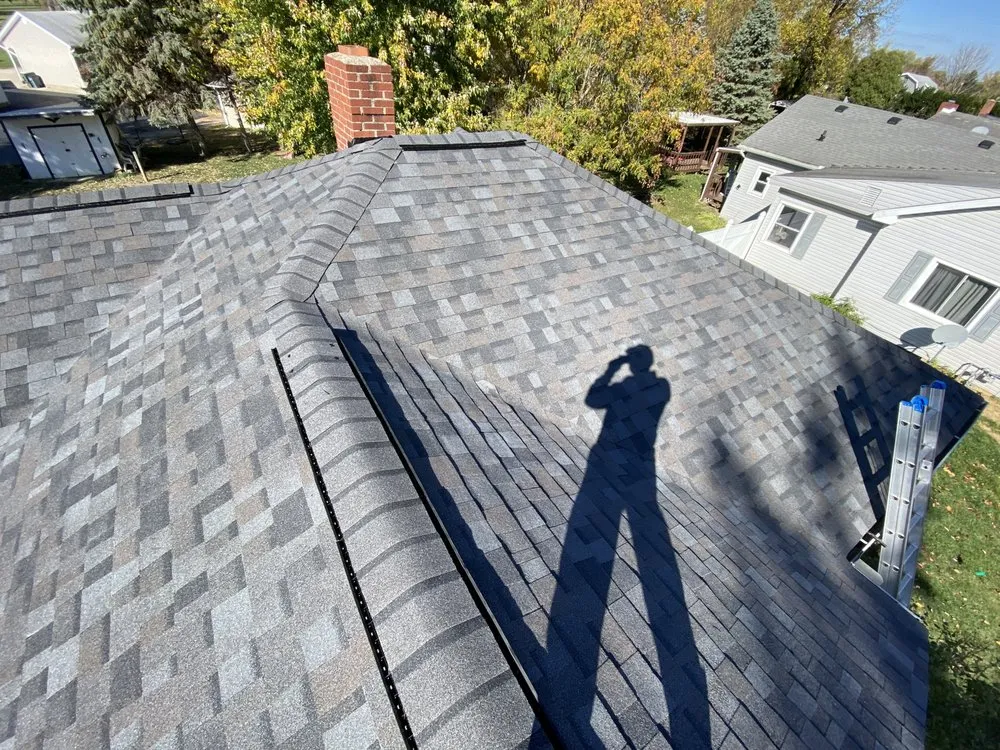 Slide of R&M Roofing & Siding