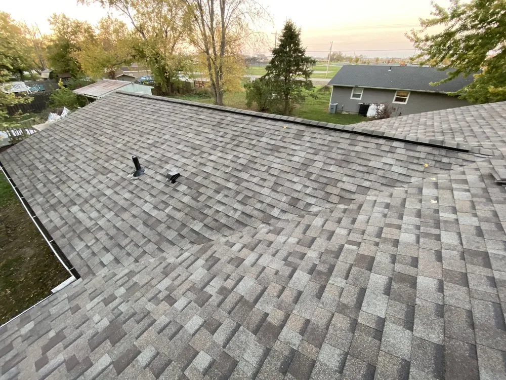 Slide of R&M Roofing & Siding